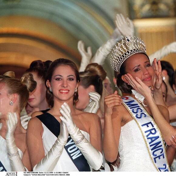 Il lui avait confié que le monde du cinéma n'accepterait jamais une Miss France comme actrice.
Sonia Rolland et Mareva Galanter lors de la cérémonie Miss France