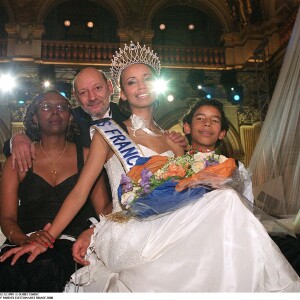 Sonia Rolland en famille lors de son sacre en tant que Miss France 2000
