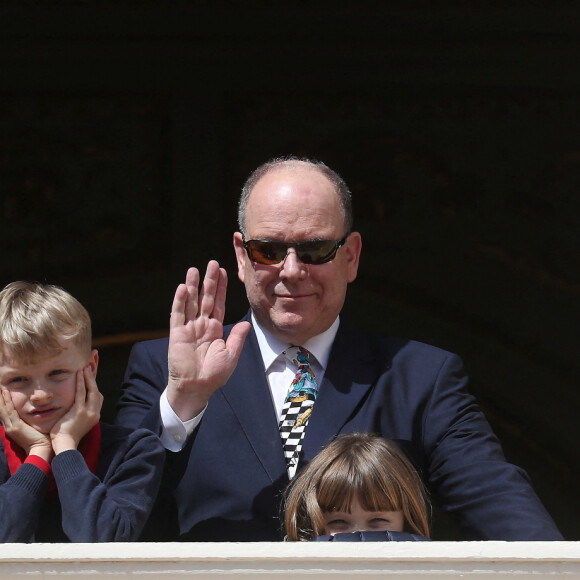 Exclusif - No Tabloïd - Le prince Albert II de Monaco avec ses enfants le prince héréditaire Jacques et la princesse Gabriella - Les carabiniers jouent en l'honneur de l'anniversaire du prince Albert II en présence de ses enfants au palais princier à Monaco le 14 mars 2023. Il va fêter ses 65 ans. © Jean-François Ottonello/Nice Matin/Bestimage  No Web pour la Belgique et la Suisse Exclusive - No Tabloids - No Web without agreement - The Carabinieri play in honour of Prince Albert II's birthday in the presence of his children at the Princely Palace in Monaco on March 14 2023. He will celebrate his 65th birthday. 