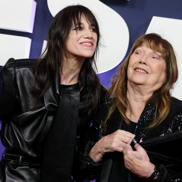 Charlotte Gainsbourg et sa mère Jane Birkin au photocall de la 48ème cérémonie des César à l'Olympia à Paris le 24 février 2023 © Dominique Jacovides / Olivier Borde / Bestimage 