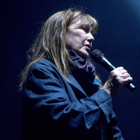 Un scénario qui se répète, puisqu'"en raison de problèmes de santé qui l'obligent à rester au repos", les dates de ses prochains concerts prévus dans les deux mois à venir sont annulées. 
Jane Birkin sur scène aux "Vendanges musicales" à Charnay (69), France le 16 Septembre 2022. © Sandrine Thesillat / Panoramic / Bestimage 