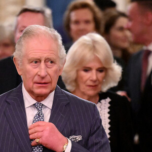 Le roi Charles retrouvera bientôt ses petits enfants pour son couronnement. 
Le roi Charles III d'Angleterre et la reine consort Camilla Parker Bowles lors de la réception pour la journée du Commonwealth au palais de Buckingham à Londres. Le 13 mars 2023 