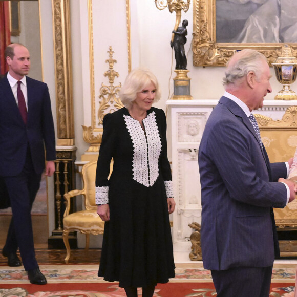 Le prince William de Galles, le roi Charles III d'Angleterre et la reine consort Camilla Parker Bowles lors de la réception pour la journée du Commonwealth au palais de Buckingham à Londres. Le 13 mars 2023 