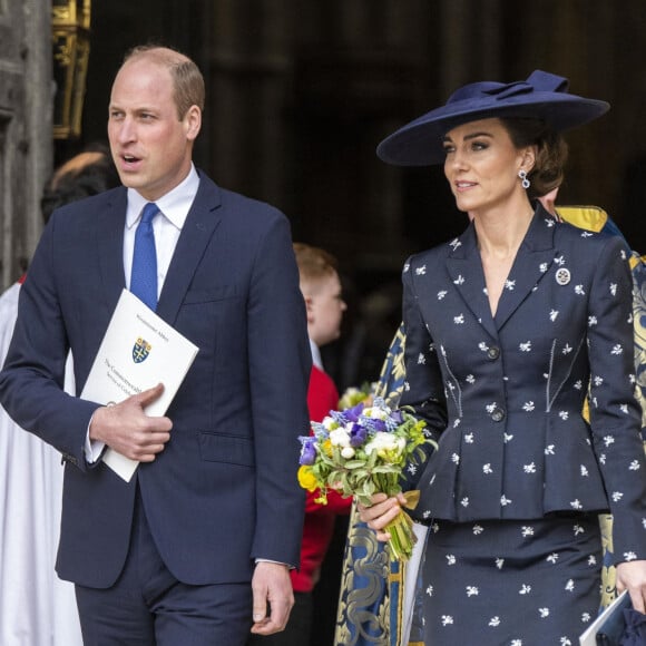 Avant cela, le couple avait été très remarqué à l'église.
Le prince William, prince de Galles, Catherine (Kate) Middleton, princesse de Galles - La famille royale britannique à la sortie du service annuel du jour du Commonwealth à l'abbaye de Westminster à Londres le 13 mars 2023. 