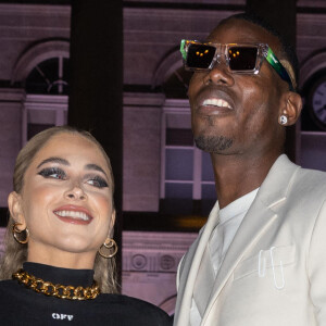 Paul Pogba en couple avec une jolie brune avant Zulay.
Paul Pogba et sa femme Maria Zulay Salaues - Arrivées et sorties du défilé Off-White Femme Automne/hiver au palais Brongniart à Paris, France. © Jeremy Melloul / Bestimage