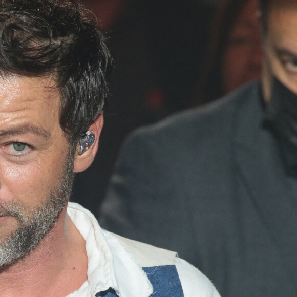Exclusif - Christophe Maé en concert au Zénith de Lille le 13 novembre 2021. le chanteur de " On s'attache " a enflammé le Zénith de Lille avec un concert " world music " de haut niveau musicalement, dansant et plein de belles surprises. Fendant la foule de la scène aux tribunes, de la fosse au balcon. © Stephane Vansteenkiste / Bestimage
