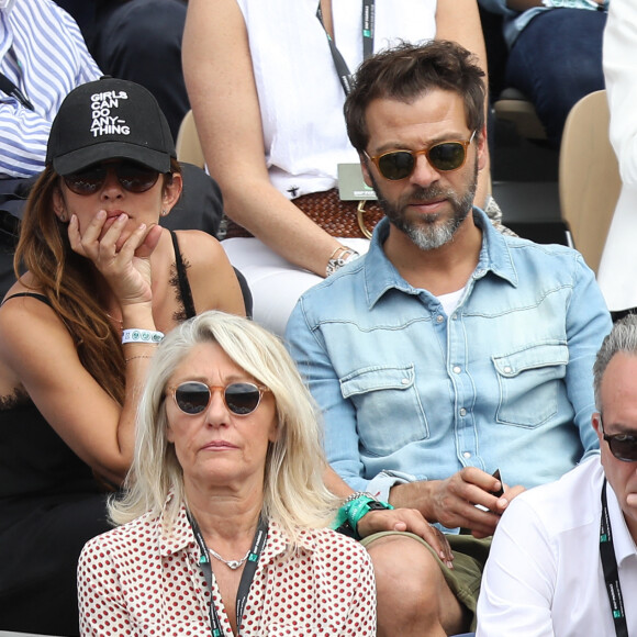 Une passion qui plait à leur père, heureux qu'ils aient trouvé ce qui les fait "vibrer".
Christophe Maé et sa compagne Nadége Sarron - Célébrités dans les tribunes des internationaux de France de tennis de Roland Garros à Paris, France, le 9 juin 2019. © Jacovides-Moreau/Bestimage 