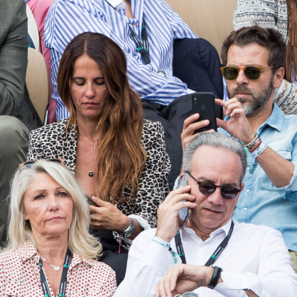 Christophe Maé et compagne Nadège Sarron - People dans les tribunes lors de la finale messieurs des internationaux de France de tennis de Roland Garros 2019 à Paris le 9 juin 2019. © Jacovides-Moreau/Bestimage 