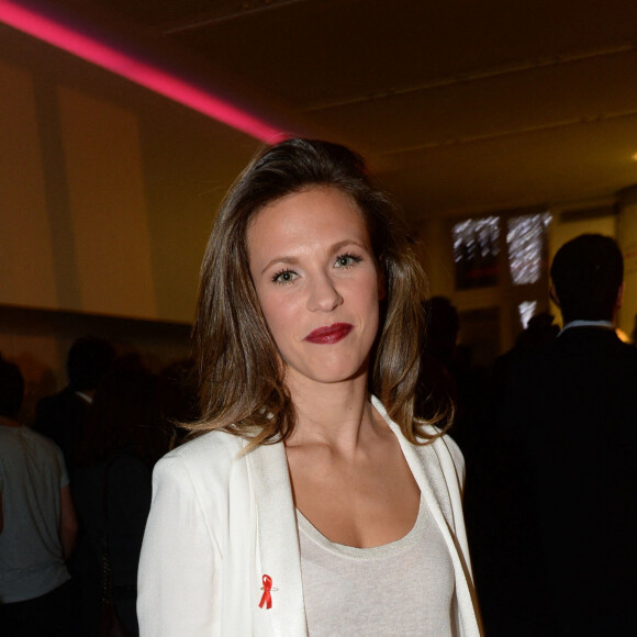 La chanteuse Lorie lors de l'opération " Coiffeurs Contre le Sida " édition 2014 à l'Académie L'Oréal Produits Professionnels à Paris, le 1er décembre 2014.