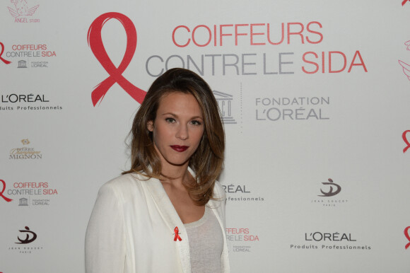 La chanteuse Lorie lors de l'opération " Coiffeurs Contre le Sida " édition 2014 à l'Académie L'Oréal Produits Professionnels à Paris, le 1er décembre 2014.