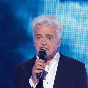 En 2016, il a eu des problèmes de santé.
Exclusif - Daniel Lavoie chante "Belle" - Enregistrement de l'émission "Tout le monde chante contre le cancer, les stars relèvent le défi" dans le cadre du gala de l'association "Tout le monde chante contre le cancer" présentée par J.Anthony au Dôme de Paris, et diffusée le 4 janvier sur W9. Le 22 novembre 2022 © Christophe Clovis-Coadic Guirec / Bestimage