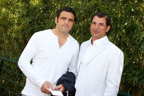 Dans Le Parisien, Thomas Lièvremont, ancien rugbyman bien connu, s'est confié sur son ami et la douleur de sa perte
 
Marc et Thomas Lièvremont (à gauche) à Roland-Garros en 2012
