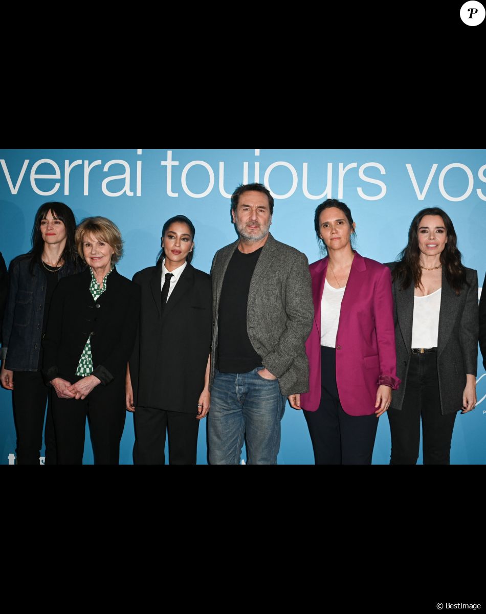 Parallèlement à sa vie de famille, Elodie Bouchez mène une brillante carrière d'actrice depuis trente ans.
Suliane Brahim, Miou-Miou, Leïla Bekhti, Gilles Lellouche, Jeanne Herry (réalisatrice) et Elodie Bouchez lors de l'avant-première du film Je verrai toujours vos visages au cinéma UGC Normandie à Paris le 14 mars 2023. © Coadic Guirec / Bestimage