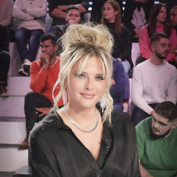 Exclusif - Kelly Vedovelli sur la plateau de l'émission Touche pas à mon poste (TPMP) diffusée en direct sur C8 le 7 février 2023 © Jack Tribeca / Bestimage 