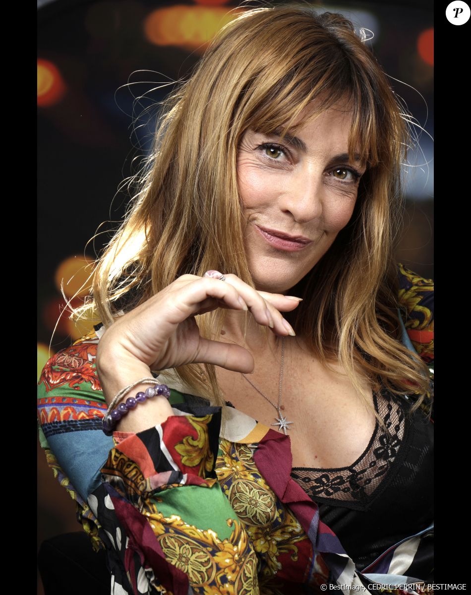 De bonnes nouvelles pour la chanteuse donc !
Portrait de Eve Angeli, lors de l'enregistrement de l'émission "Chez Jordan". Le 23 mars 2022 © Cédric Perrin / Bestimage