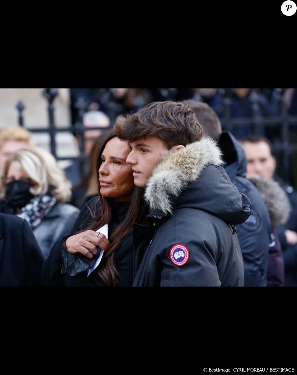 Nathalie Marquay et son fils Tom - La famille de Jean-Pierre Pernaut à la sortie des obsèques en la Basilique Sainte-Clotilde à Paris le 9 mars 2022. © Cyril Moreau/Bestimage