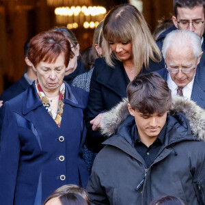 Nathalie Marquay et ses enfants Lou et Tom - La famille de Jean-Pierre Pernaut à la sortie des obsèques en la Basilique Sainte-Clotilde à Paris le 9 mars 2022. © Cyril Moreau/Bestimage