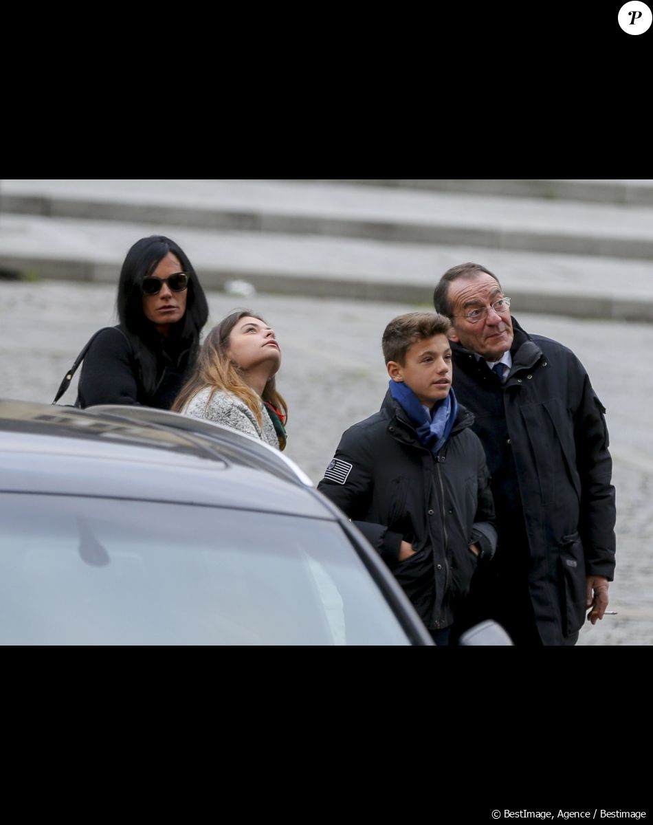 Jean-Pierre Pernaut, sa femme Nathalie Marquay-Pernaut et leur fils Tom - Cérémonie religieuse des obsèques de Françoise Pernaut (Pillot) en la cathédrale Notre-Dame d'Amiens, France, le 19 octobre 2016. © Agence/Bestimage - Merci de flouter le visage des enfants -