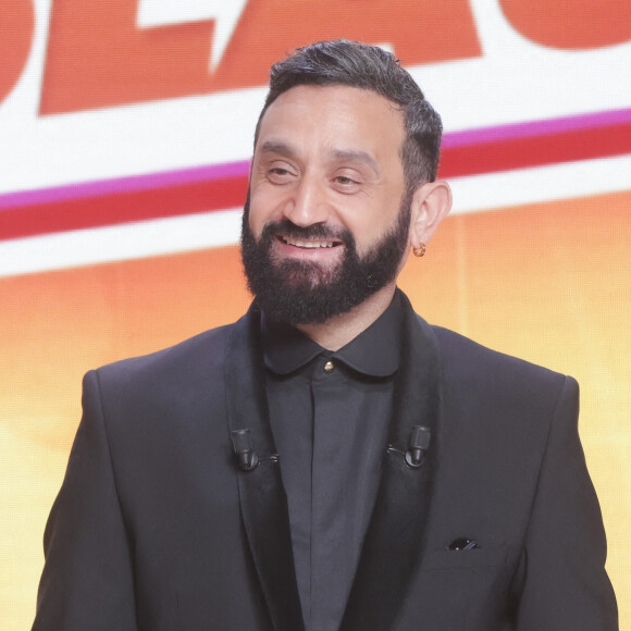 "Et ?", aurait alors répondu Baba. "Je lui demande, parce que cela veut dire apparemment que... Voilà, il me lâche !", a-t-il expliqué à ses chroniqueurs.
Exclusif - Cyril Hanouna - Sur le plateau de l'émission TPMP (Touche Pas à Mon Poste) présentée en direct par C.Hanouna et diffusée sur C8 - Paris le 02/01/2023 - © Jack Tribeca / Bestimage