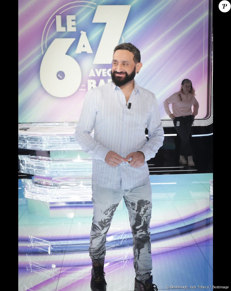 Exclusif - Cyril Hanouna - Sur le plateau de l'émission TPMP (Touche Pas à Mon Poste) présentée en direct par C.Hanouna et diffusée sur C8 - Paris le 020/02/2023 - © Jack Tribeca / Bestimage
