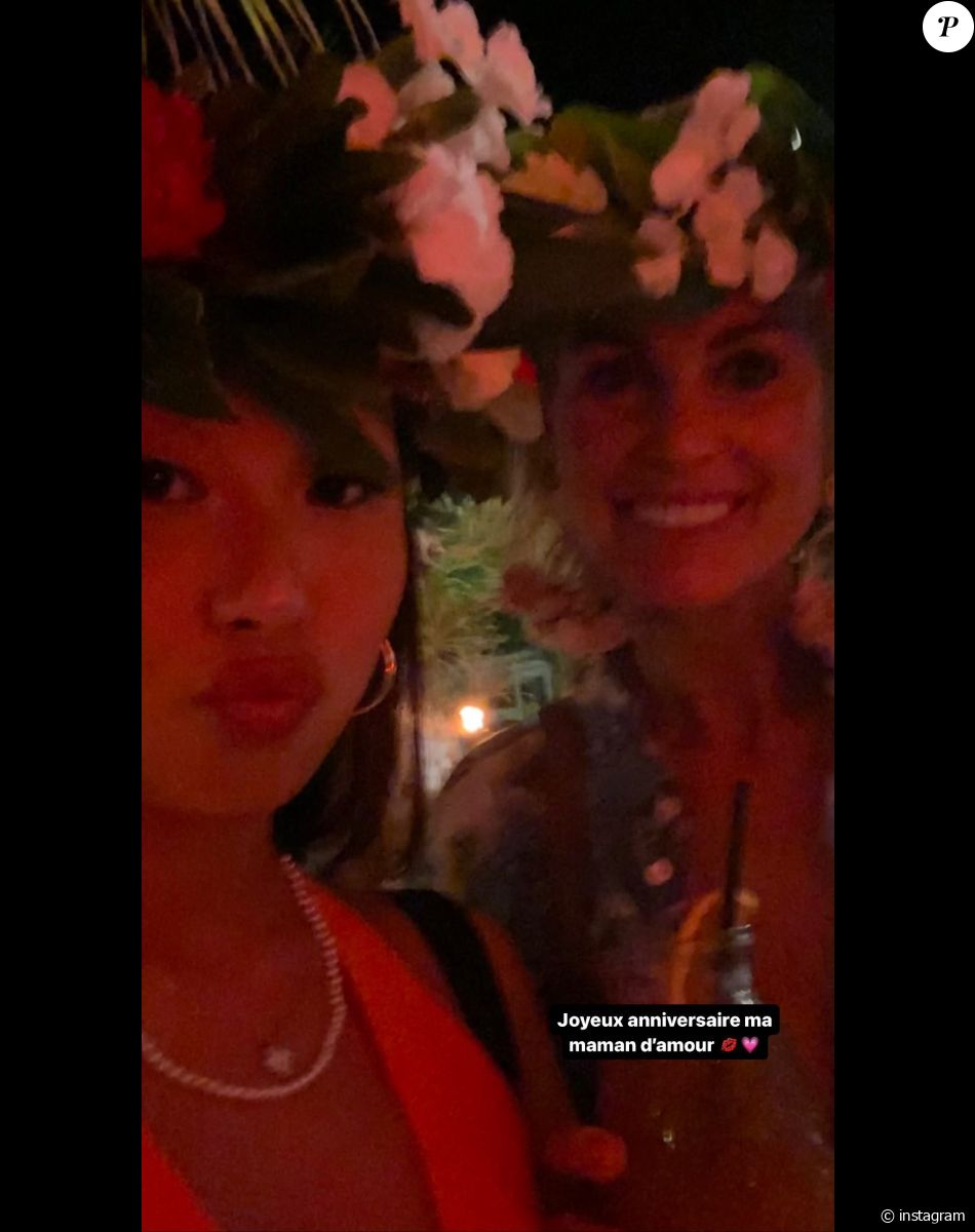 Elles se sont emparées de leurs comptes Instagram pour lui déclarer tout leur amour : "Joyeux anniversaire ma maman d'amour" a écrit Jade
Laeticia Hallyday et Jade