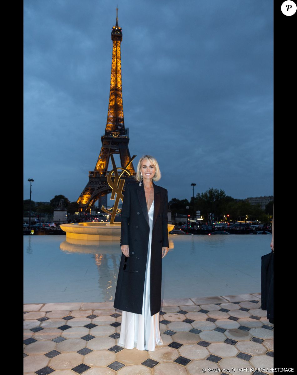 Laeticia Hallyday - Front row du défilé de mode Saint Laurent, Prêt-à-porter Printemps / Eté 2023 dans le cadre de la Fashion Week de Paris le 27 septembre 2022. © Olivier Borde