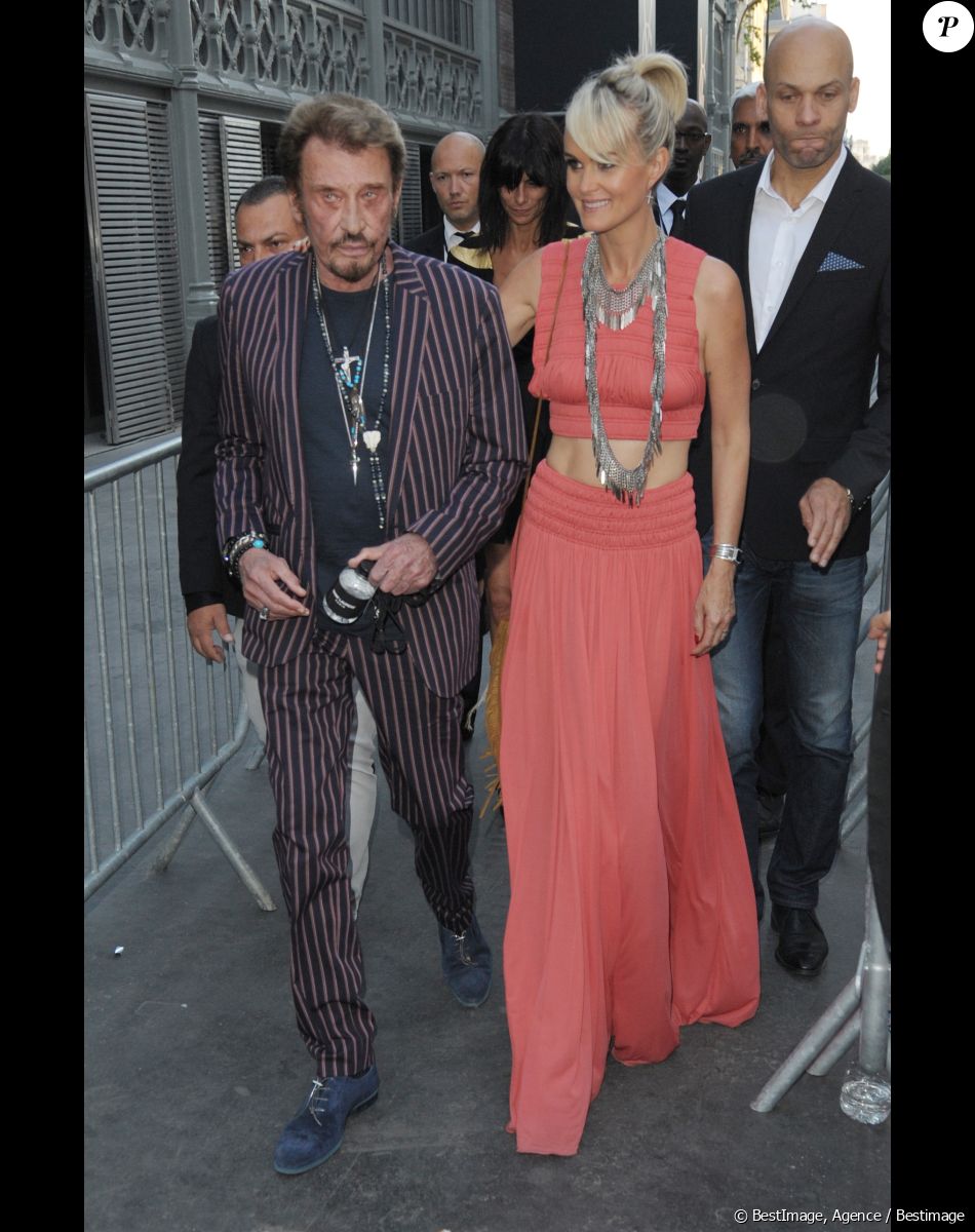 Johnny Hallyday et sa femme Laeticia Hallyday - Arrivée des people au défilé Saint Laurent Homme collection Printemps-Eté 2016 au Carreau du Temple lors de la Fashion Week à Paris, le 28 juin 2015.