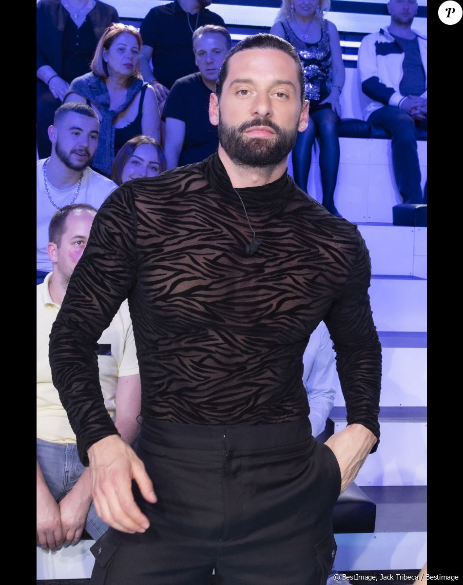 "J'étais complètement hors champ. J'étais en marge de tout ", a-t-il confié à propos de son parcours scolaire, en story.
Exclusif - Hugo Manos - Enregistrement de l'émission "TPMP (Touche Pas à Mon Poste)", présentée par C.Hanouna et diffusée en direct sur C8 le 21 avril 2022 © Jack Tribeca / Bestimage