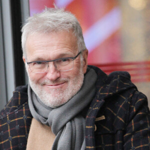 Laurent Ruquier à la sortie de l'émission "Les Grosses Têtes" aux studios RTL à Neuilly-sur-Seine, France, le 21 novembre 2022. © Jonathan Rebboah/Panoramic/Bestimage 