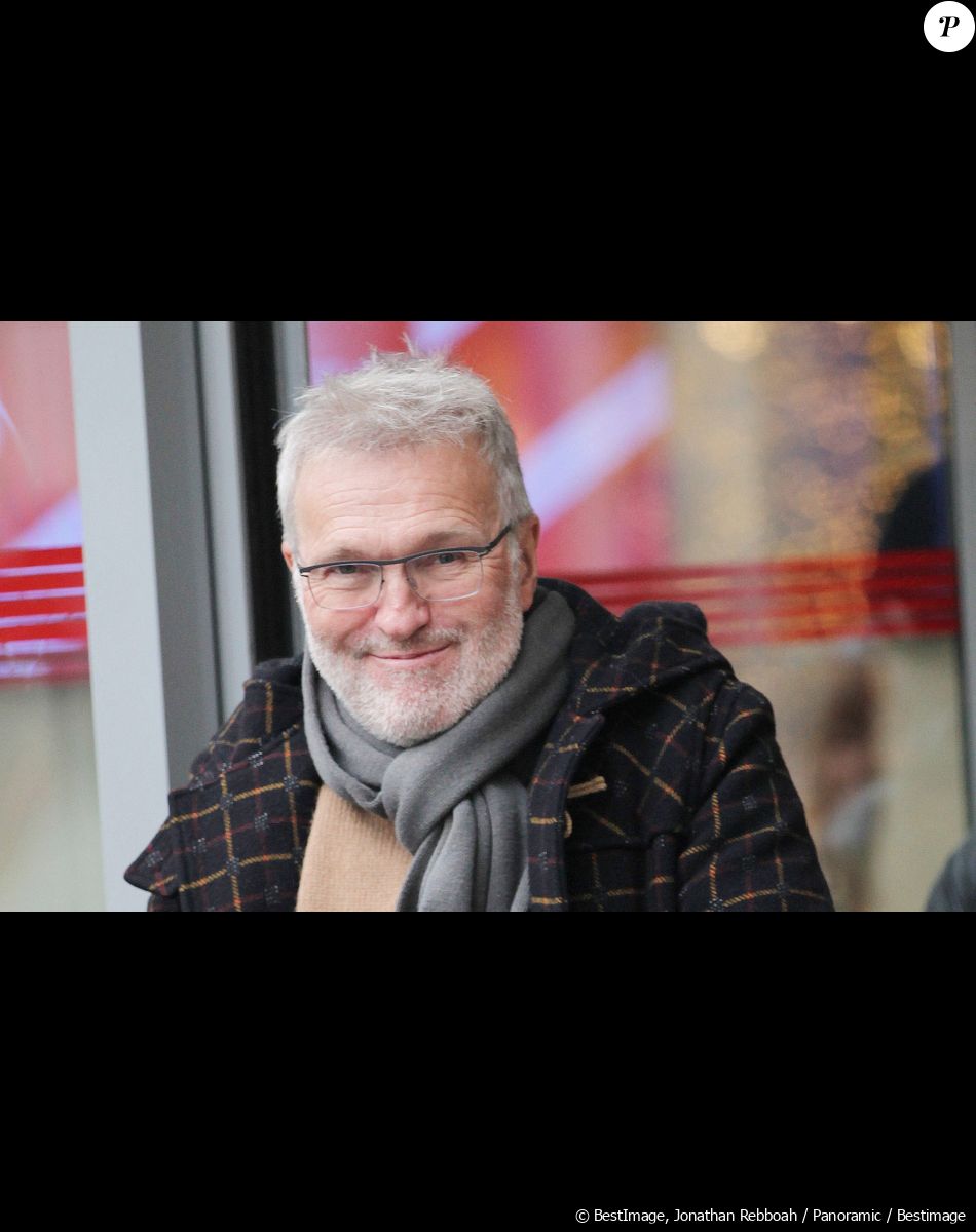 Laurent Ruquier à la sortie de l'émission "Les Grosses Têtes" aux studios RTL à Neuilly-sur-Seine, France, le 21 novembre 2022. © Jonathan Rebboah/Panoramic/Bestimage