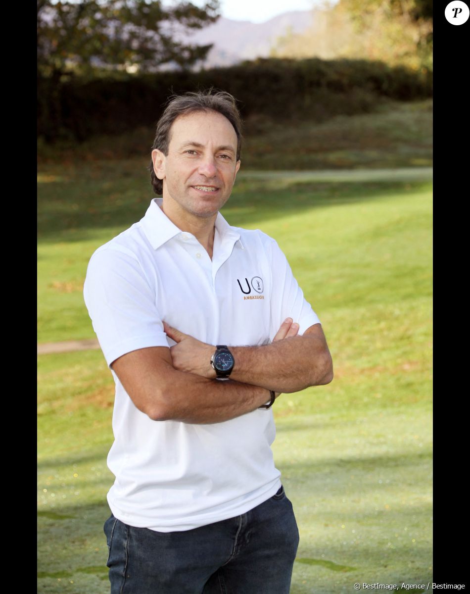 Exclusif - Rendez-vous avec Philippe Candeloro (parrain de l'association "Golf pour tous") organisé par l'association "Balles Blanches" à l'occasion de la première édition du "Festival des programmes jeunesse" de Lourdes, le 23 octobre 2020.