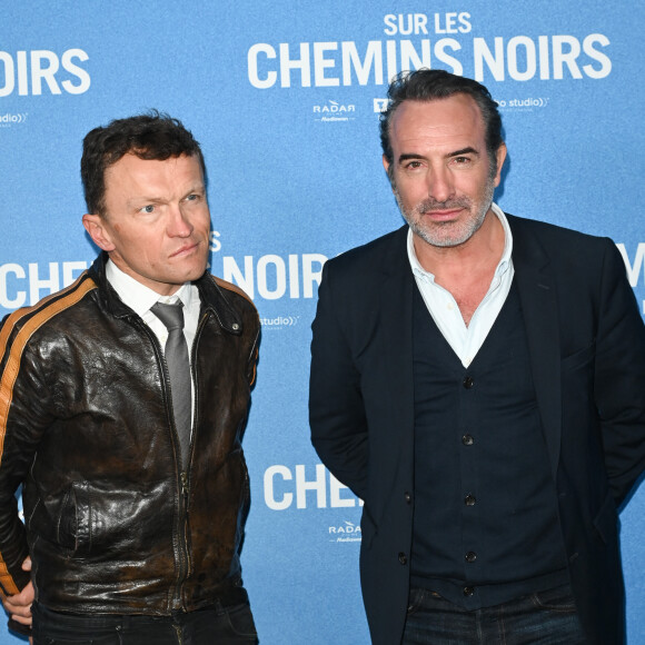 Sylvain Tesson, Jean Dujardin - Avant-première du film "Sur les chemins noirs" au cinema UGC Normandie à Paris le 13 mars 2023. © Coadic Guirec/Bestimage 