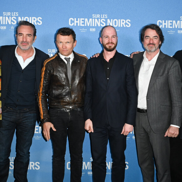 Anny Duperey, Jean Dujardin, Sylvain Tesson, Wouter Dewit, Denis Imbert, guest - Avant-première du film "Sur les chemins noirs" au cinema UGC Normandie à Paris le 13 mars 2023. © Coadic Guirec/Bestimage 
