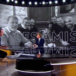 Jean Dujardin invité de Laurent Delahousse dans "20h30 le dimanche", dimanche 29 mars 2023.
