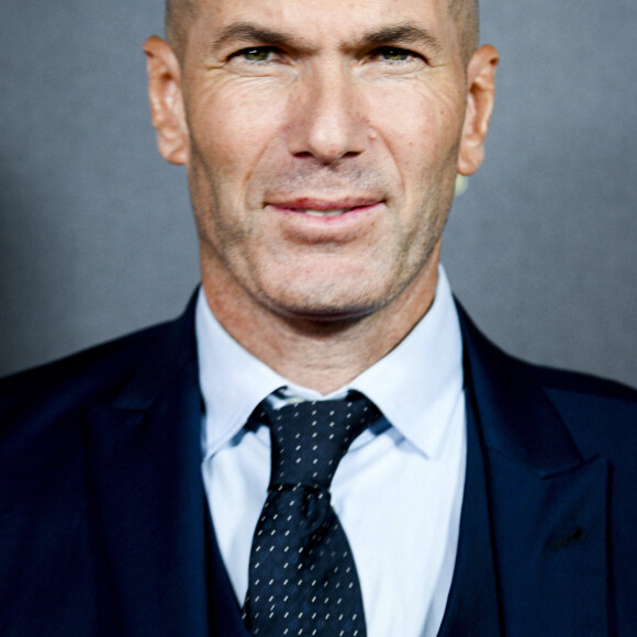 La femme de Zinedine Zidane affiche une plastique parfaite pour cette belle journée au bord de l'eau
Zinedine Zidane - Photocall de la 66ème cérémonie du Ballon d'Or au Théâtre du Chatelet à Paris le 17 octobre 2022.