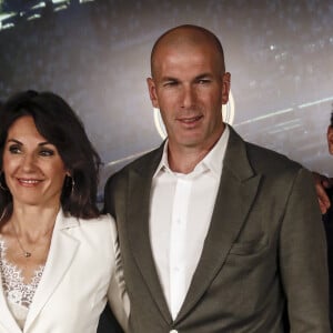 Le nouvel entraîneur du Real Madrid Zinedine Zidane et sa femme Véronique après la conférence de presse au stade Santiago Bernabeu à Madrid, Espagne, le 11 mars 2019.