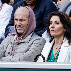 Dans le même temps, il a aussi rendu hommage à son grand frère Farid, lui aussi né le 20 mars, mais décédé en juin 2019
Zinédine Zidane et sa femme Véronique Zidane dans les tribunes lors des Internationaux de France de Tennis de Roland Garros 2022 (jour 6), à Paris, France, le 27 mai 2022. © Bertrand Rindoff/Bestimage