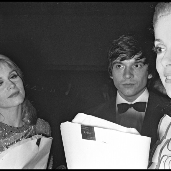 Elle a désormais fait son deuil, mais participe à tous les hommages à Françoise Dorléac.
Catherine Deneuve, David Bailey et Françoise Dorléac à la première du film Les Demoiselles de Rochefort en 1967