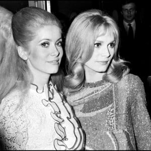 Catherine Deneuve et Françoise Dorléac à la première du film Les Demoiselles de Rochefort en 1967