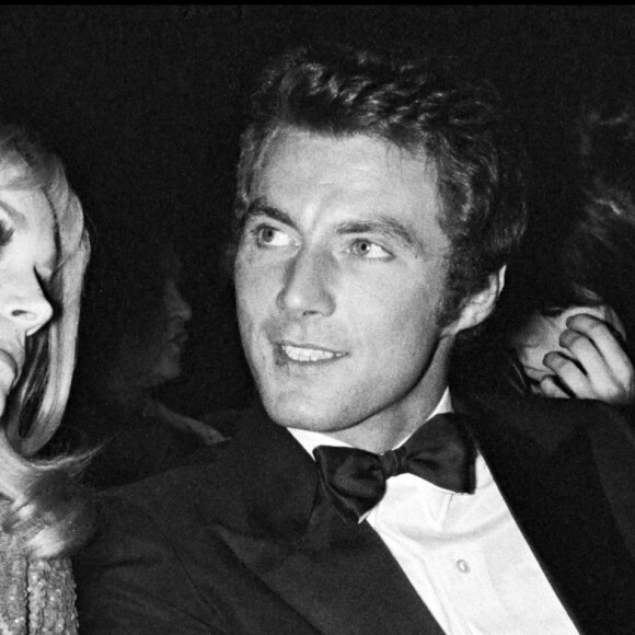 Françoise Dorléac et un ami à la première du film Les Demoiselles de Rochefort en 1967