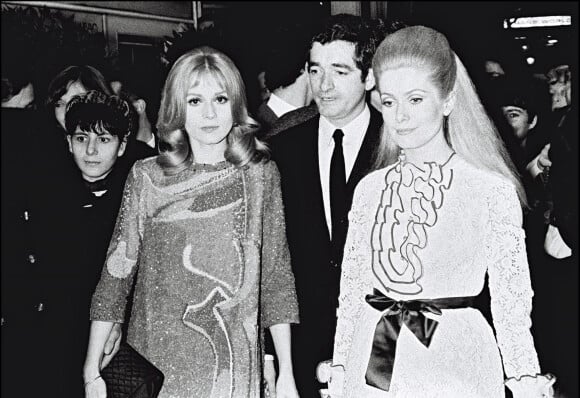 Catherine Deneuve, Jacques Demy et Françoise Dorléac à la première du film Les Demoiselles de Rochefort en 1967