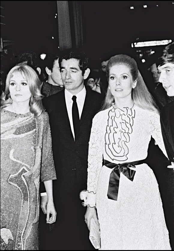 Catherine Deneuve, Jacques Demy et Françoise Dorléac à la première du film Les Demoiselles de Rochefort en 1967