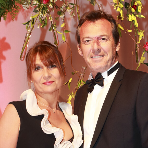 Il a également évoué sa discrète femme, Nathalie Lecoultre, avec qui il est en couple depuis plus de 20 ans.
Jean-Luc Reichmann et sa femme Nathalie - Gala du 75ème Grand Prix de Monaco. © Claudia Albuquerque/Bestimage