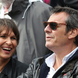 Jean-Luc Reichmann et sa femme Nathalie - People dans les tribunes des Internationaux de France de tennis de Roland Garros à Paris. Le 31 mai 2015.