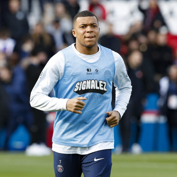 Ce dernier poursuit en rassurant tout le monde sur Kylian Mbappé. "Certaines personnes peuvent penser qu'il est arrogant (...) et je dis : 'Mais vous êtes des fous ou quoi ? il est trop gentil !'"
 
Kylian Mbappe (PSG) - Match de championnat de Ligue 1 Uber Eats opposant le Paris Saint-Germain (PSG) au stade Rennais (0-2) au Parc des Princes à Paris le 19 mars 2023.