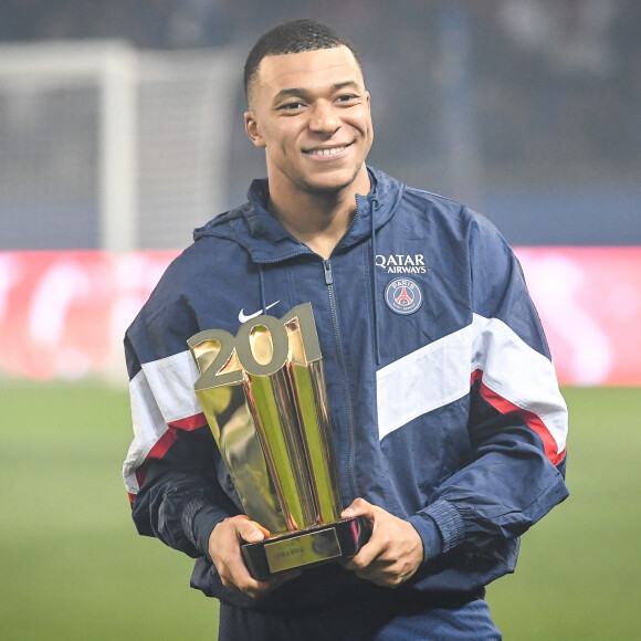 Cérémonie en l'honneur de Kylian Mbappe au Parc des princes après son but contre le FC Nantes (victoire du PSG 4 à 2 face à Nantes) , il devient le meilleur buteur de l'histoire du PSG avec 201 buts le 4 mars 2023. (Credit Image: © Matthieu Mirville/ZUMA Press Wire)