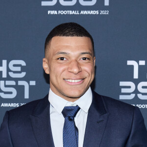 L'attaquant du PSG fait l'unanimité sportivement, mais sa personnalité pose questions
 
Kylian Mbappé - Photocall de la cérémonie des Best FIFA Football Awards à la salle Pleyel à Paris le 27 février 2023. © Cyril Moreau / Bestimage