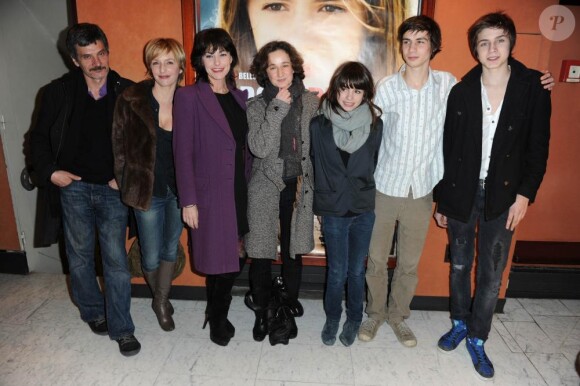 L'équipe du film à la première du film La Robe du soir, le 23/02/2010
