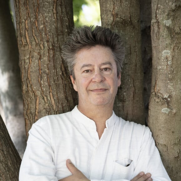 Un luxe dont il a plus que jamais raison de profiter en ces temps difficiles !
Exclusif - Rendez-vous avec Thibault de Montalembert lors de la première édition du festival de Toulouse le 24 juillet 2022. Thibault de Montalembert a lu sur scène le conte "Le roi qui n aimait pas la musique", conte musical de Karol Beffa et texte de Mathieu Laine. Il a également joué de l'harmonica chromatique accompagné de Amaury Viduvier (Clarinette,) Zhang Zhang (Violon), Tristan Cornut (Violoncelle), Karol Beffa (piano). © Frédéric Maligne/Bestimage