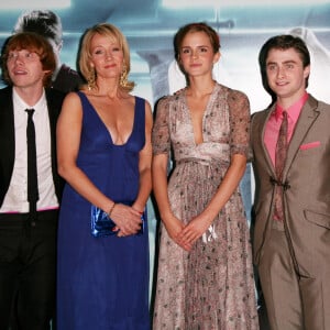 Rupert Grint, J. K. Rowling, Emma Watson et Daniel Radcliffe en 2009